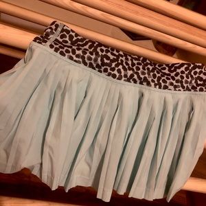 Lululemon Pleat to street 2 II size 4